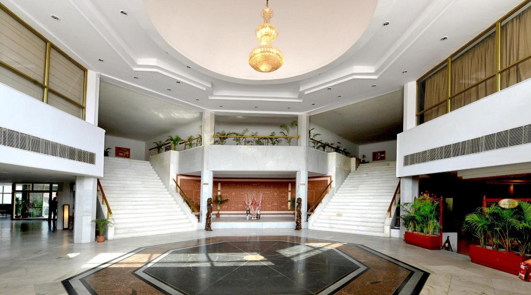 Hotel Raj Hans, ฟารีดาบัด ภายนอก รูปภาพ